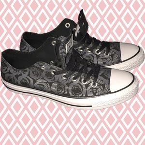 {Converse} NWOB Rose Design Converse